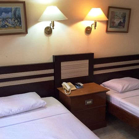 Sri Ratu Hotel เลอกีอัน ภายนอก รูปภาพ