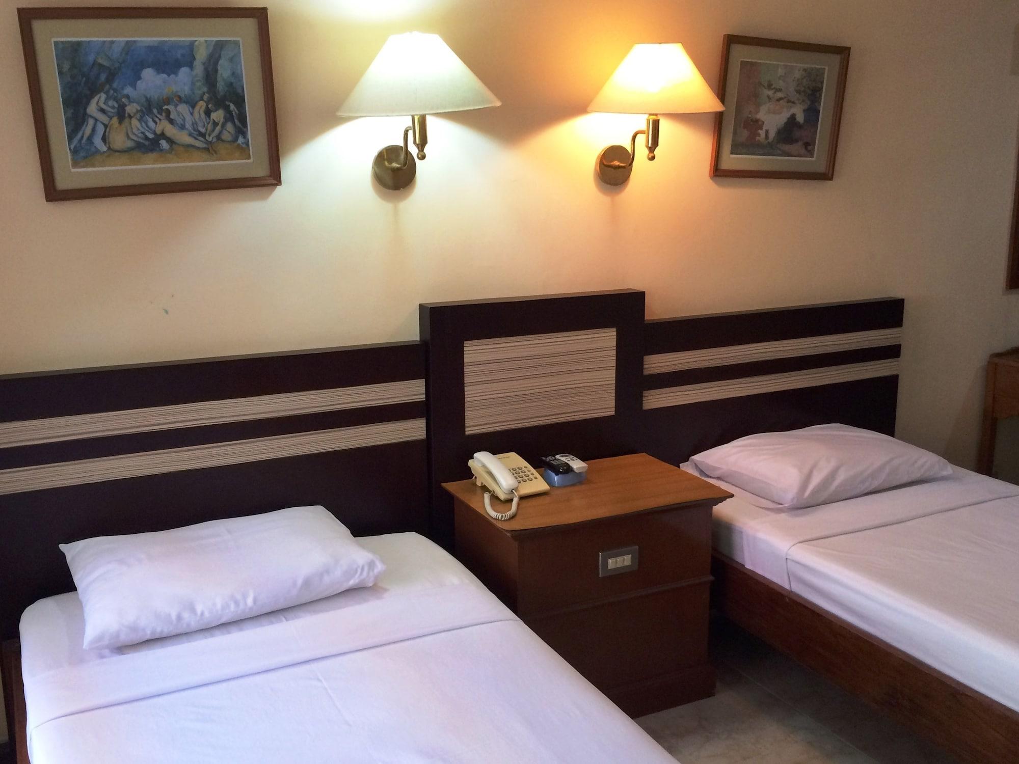 Sri Ratu Hotel เลอกีอัน ภายนอก รูปภาพ