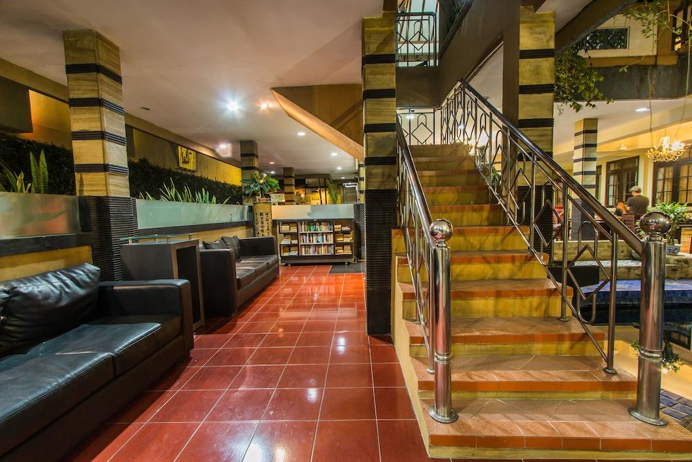 Sri Ratu Hotel เลอกีอัน ภายนอก รูปภาพ