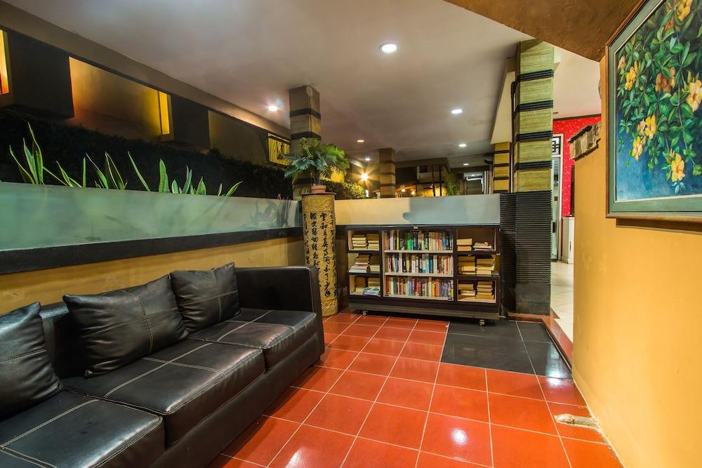 Sri Ratu Hotel เลอกีอัน ภายนอก รูปภาพ