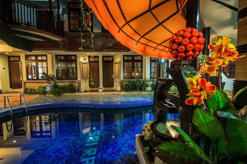 Sri Ratu Hotel เลอกีอัน ภายนอก รูปภาพ