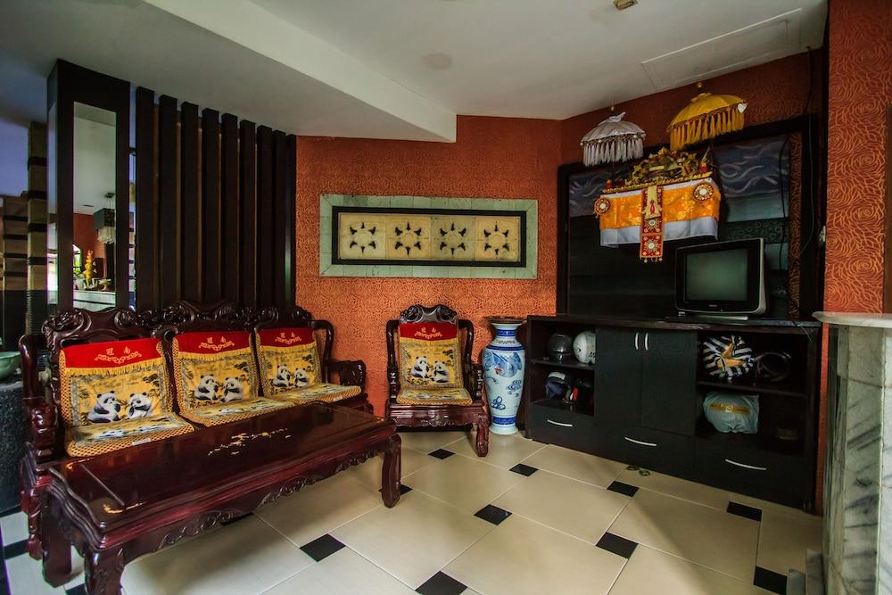 Sri Ratu Hotel เลอกีอัน ภายนอก รูปภาพ
