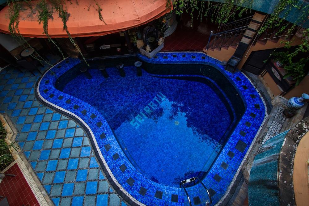 Sri Ratu Hotel เลอกีอัน ภายนอก รูปภาพ
