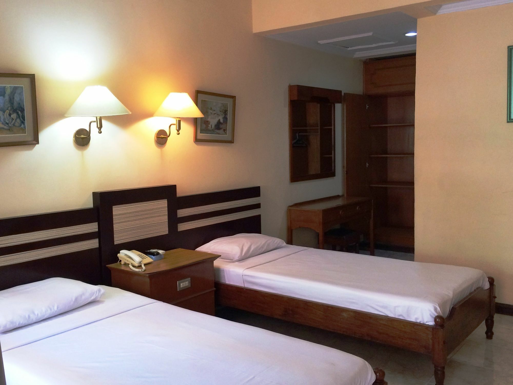 Sri Ratu Hotel เลอกีอัน ภายนอก รูปภาพ