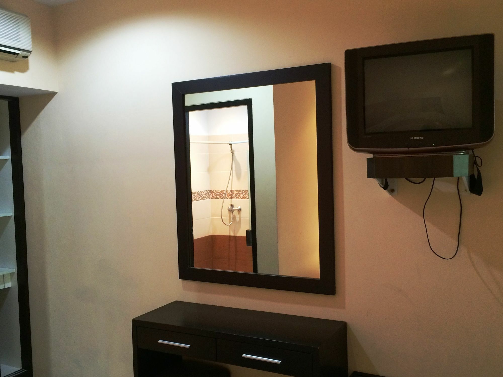 Sri Ratu Hotel เลอกีอัน ภายนอก รูปภาพ